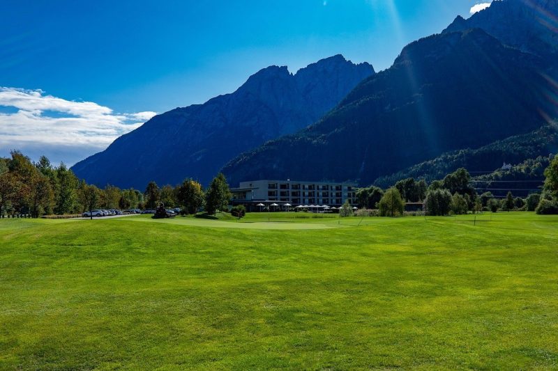 Trail Running Shoes: A Beginners Guide for Golf Enthusiasts