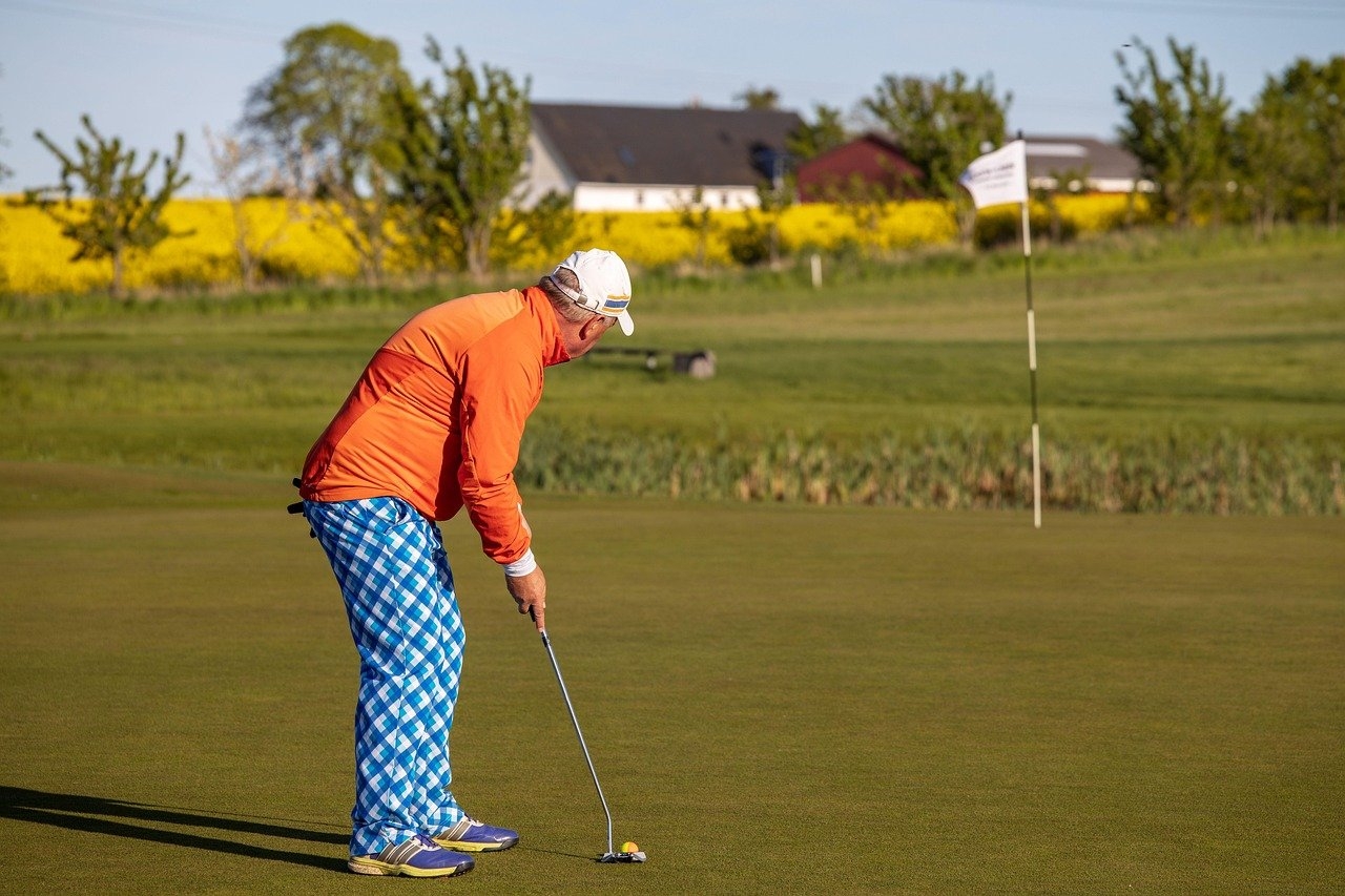 how to grip a putter correctly