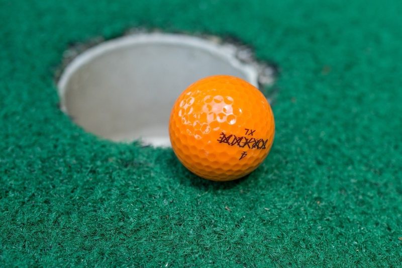 The Benefits of Waterproof Golf Shoes for New Golfers