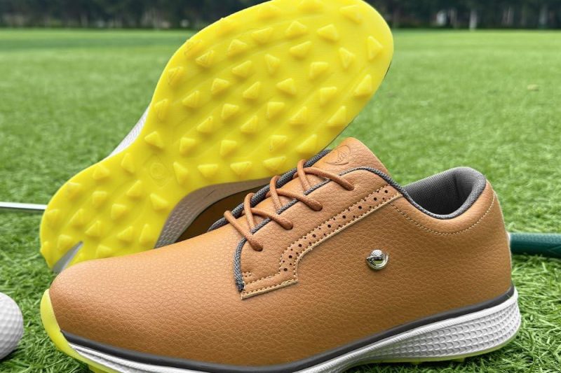Top Lightweight Sipkeless Golf Sneakers for Men in 2025